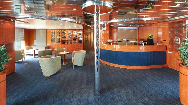River Sapphire middle deck lobby
